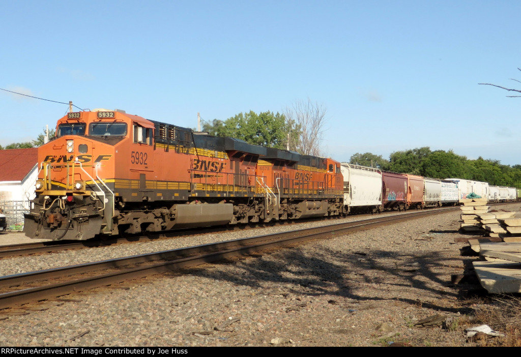 BNSF 5932 East